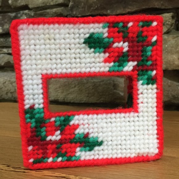 Yarn Craft Tissue Box Cover Poinsettia Christmas - Picture 3 of 6